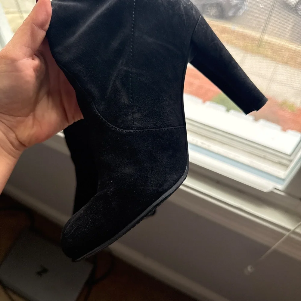 Stuart Wietzman over the knee boot - Picture 2 of 4